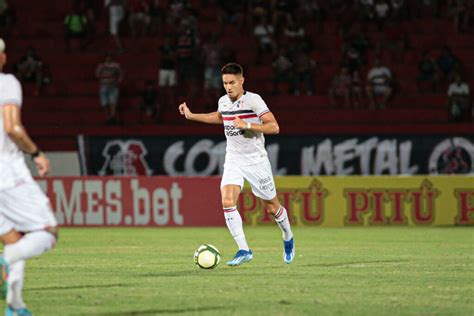 Santa Cruz Caio Mello cita importância de vencer o Flamengo de