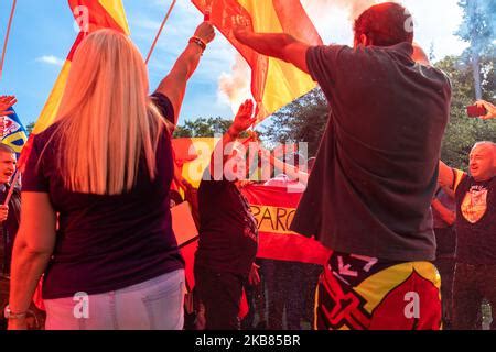 Manifestantes Fascistas Haciendo El Saludo Fascista Durante Una