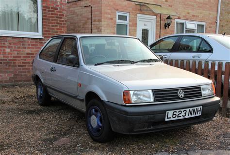 L623 NNH 2 1994 Volkswagen Polo Boulevard Coupe Nivek Old Gold