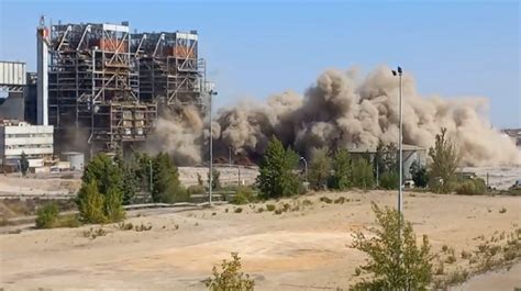 Endesa vuela una la primera de las tres calderas de la térmica de