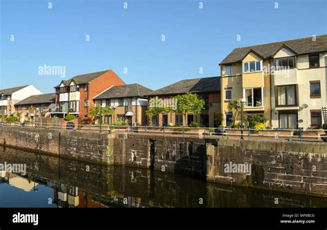 Modern Homes On The Waterfront At Penarth Marina Near Cardiff Stock