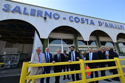 L aeroporto Salerno Costa d Amalfi è realtà atterrato il primo aereo