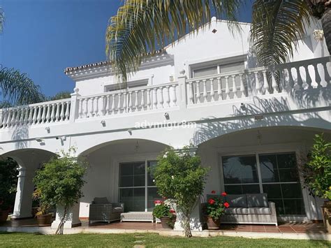 Villa Chalet De Lujo De M En Venta En Rio Real Marbella