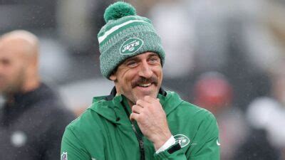 Aaron Rodgers’ Chances of Playing Reportedly Hinge on Jets-Dolphins ...