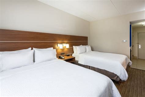 HOLIDAY INN EXPRESS CLEVELAND-VERMILION, AN IHG HOTEL $121 ($̶1̶5̶2̶) - Updated 2024 Prices ...