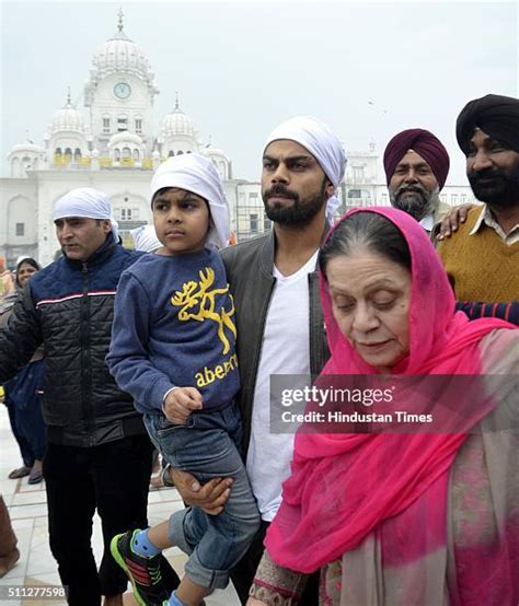 Indian Cricketer Virat Kohli Visits Golden Temple Photos and Premium ...