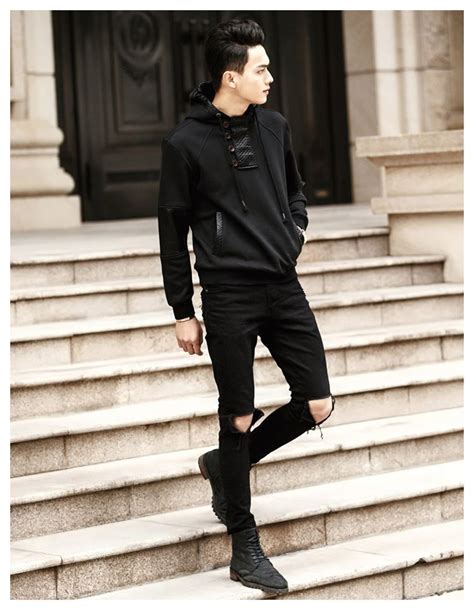 Top 52+ imagen black sweatshirt outfit - Abzlocal.mx