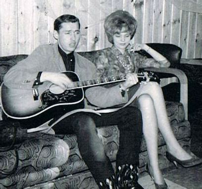 POETRY INCANTATIONS TO A NAKED MUSE