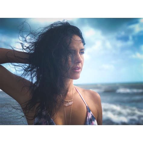 Paola Turbay revivió viejos tiempos con sensual fotografía en bikini
