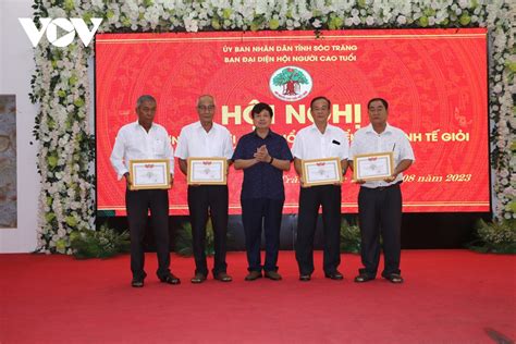 tam guong nguoi cao tuoi  toc thieu  lam kinh te gioi