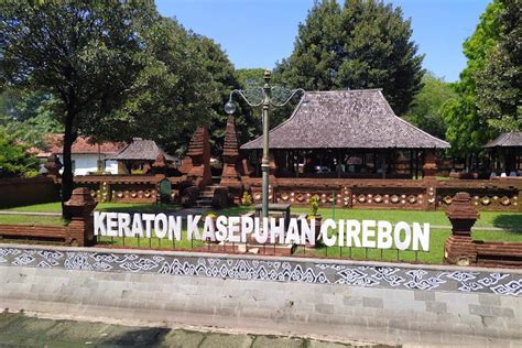 Jumlah Pengunjung Objek Wisata Keraton Kasepuhan Menurun 20 Persen