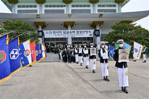 국방부 트위터 대변인 On Twitter 🇰🇷 6월 22일 오전 국립대전현충원에서는 고故 반철환 하사 등 3위位의