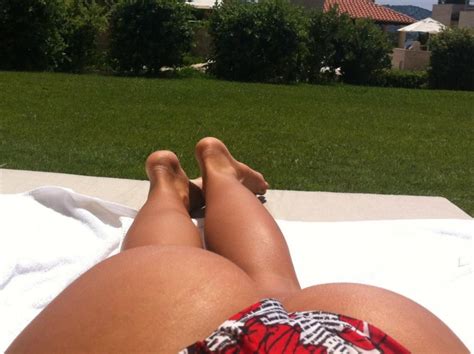 Sun Tanning Human Leg Leg Finger Thigh Porn Pic