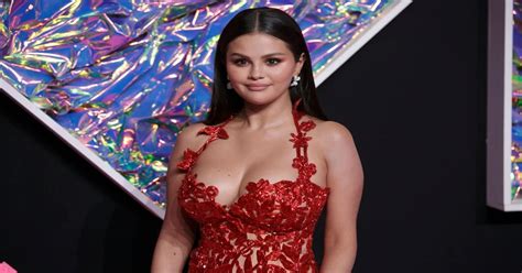 Fans Llenan De Criticas A Selena Gómez Luego De Presumir Romance Con Benny Blanco Infobae