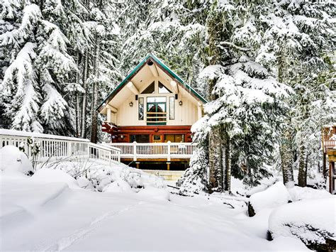 Winter Cabin Rentals for a Snowy Getaway | Vacasa