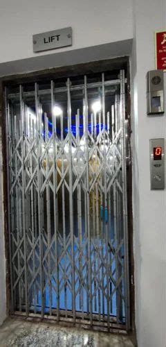 Persons Manual Collapsible Door Elevator At Rs Manually