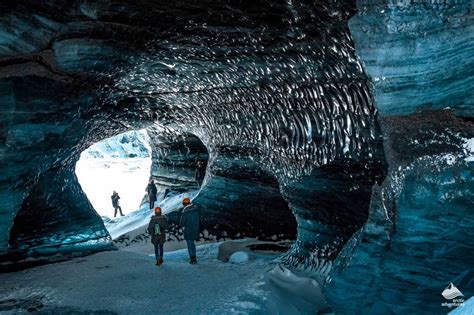 Au Cœur De La Grotte De Glace Du Vatnajokull