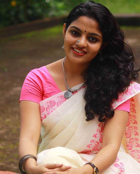 Nikhila Vimal Wiki, Biography, Age, Movies, Family, Images - wikimylinks