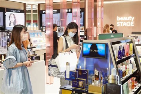 新光三越「台版sephora」進駐環球購物中心，美妝複合店成軍1年為何擄獲3萬z世代鐵粉？數位時代 Businessnext