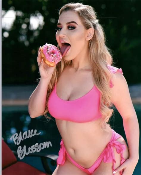 BLAKE BLOSSOM SEXY Adult Star Porn Model Signed 8x10 Autographed Photo