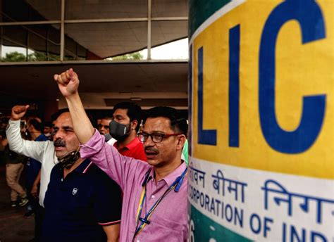 Lic Ipo Day 1 67 Issue Subscribed Policyholder Employee Portion Oversubscribed