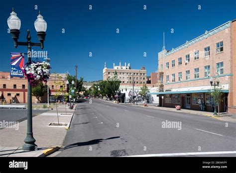 view of shops and restaurants in downtown Klamath Falls, Oregon under a clear blue sky Stock ...