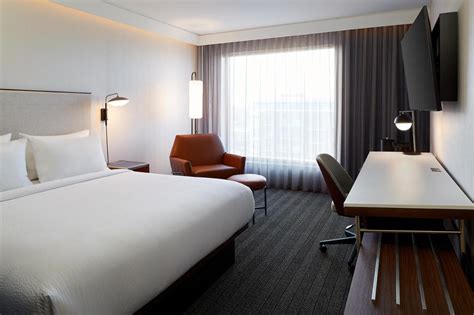 Courtyard By Marriott Montreal Midtown Hotel Expert Review: What To ...