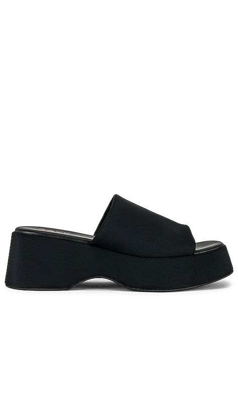 Raye Madd Sandal In Black Revolve