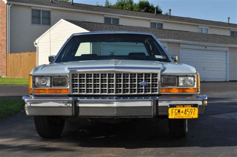 1987 Ford LTD Crown Victoria S Sedan 4 Door 5 0L