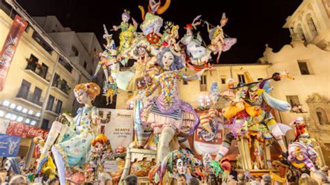 El Origen De Las Fallas Y Las Tradiciones Más Llamativas