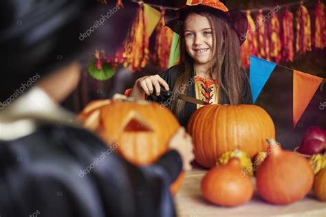 Girls carving pumpkin — Stock Photo © gpointstudio #86601458