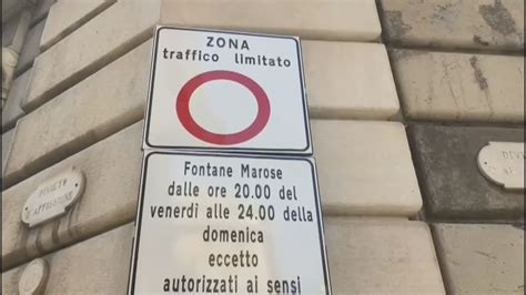 Genova Attiva La Ztl In Piazza Fontane Marose Cittadini Divisi