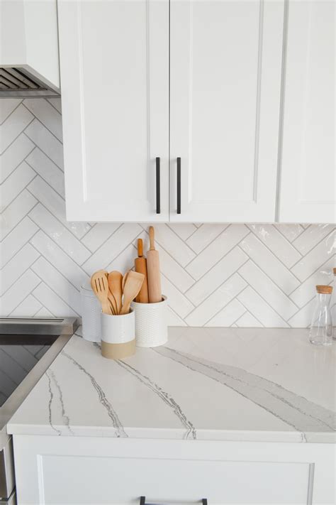 White Kitchen Backsplash Pictures – Things In The Kitchen