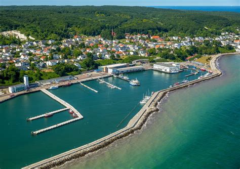 Sassnitz von oben Hafenanlagen an der Meeres Küste der Ostsee in