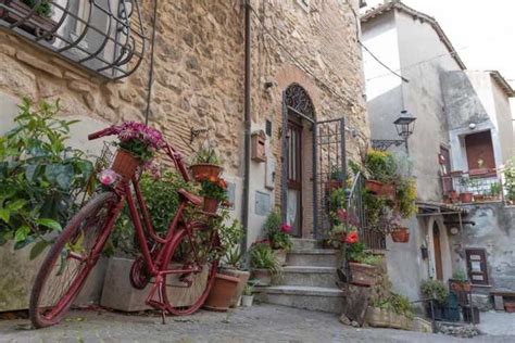 Bellissimo Borgo A Due Passi Da Roma Portaci La Tua Met Mai Visto