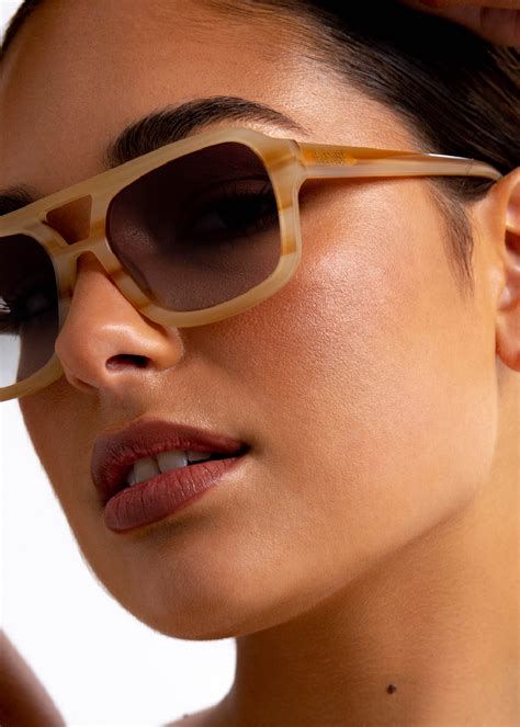 The Moss Sunglasses Sand Tort