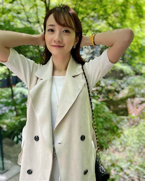 松原江里佳さんのインスタグラム写真 松原江里佳instagram 「🍀 都心にも自然豊かな場所があるから お散歩が気持ちよいです🥰 この日はホワイトコーデ。 ︎ Fmヨコハマ