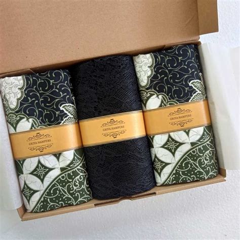jual hampers kain batik sarimbit  brokat label nama  wedding