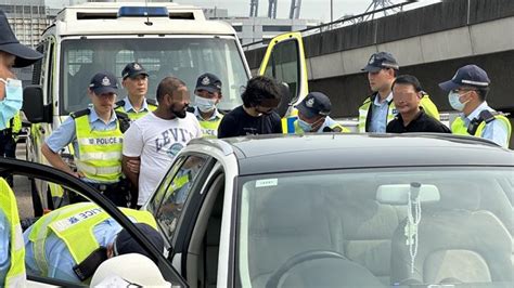 青葵公路私家車藏大麻遇警截查 3印度男斷正被捕 星島日報