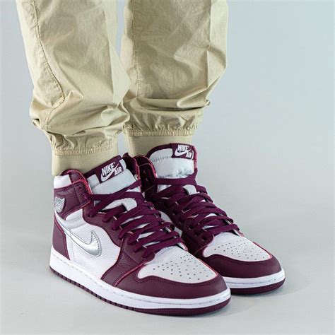 On-Foot Looks // Air Jordan 1 High "Bordeaux" | HOUSE OF HEAT