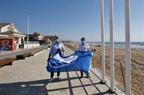 Torrevieja renueva las seis banderas azules de sus playas AQUÍ Medios