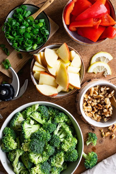 Brokkoli Salat Mit Apfel Und Paprika Roh Vegan Und Gesund