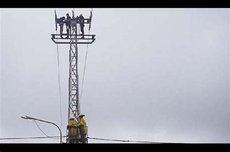 Ca Da De Dos Torres De Alta Tensi N Deja En Estado De Emergencia El