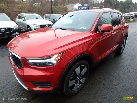 Fusion Red Metallic 2019 Volvo Xc40 T4 Momentum Exterior Photo