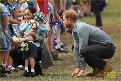 Meghan Markle And Prince Harry Send Photo Thank You Card To Fans Who Sent