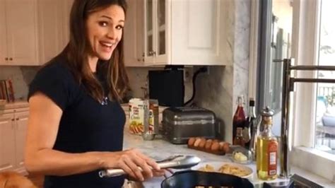 Jennifer Garner Cooks Delicious Chicken With Lemon Telegraph Telegraph