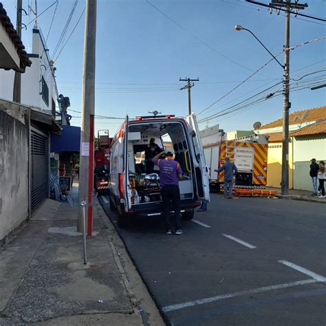 Homem sofre choque elétrico em telhado de supermercado Comando VP