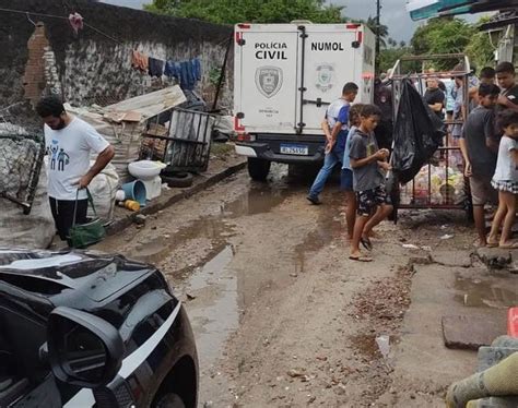 Catador De Recicl Veis Morto A Tiros Em Beco Onde Materiais S O