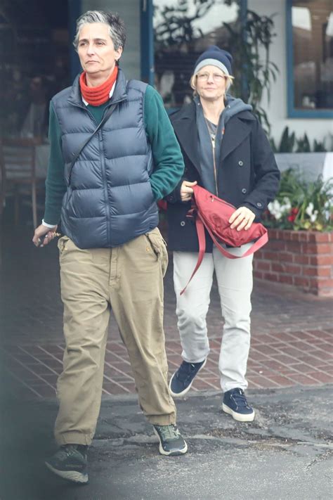 Jodie Foster and Alexandra Hedison at Mauro's Cafe in West Hollywood 01