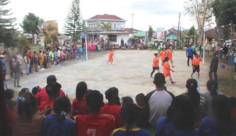 Disaksikan Seribu Penonton Turnamen Voli Antar Wilayah Paroki Kumba